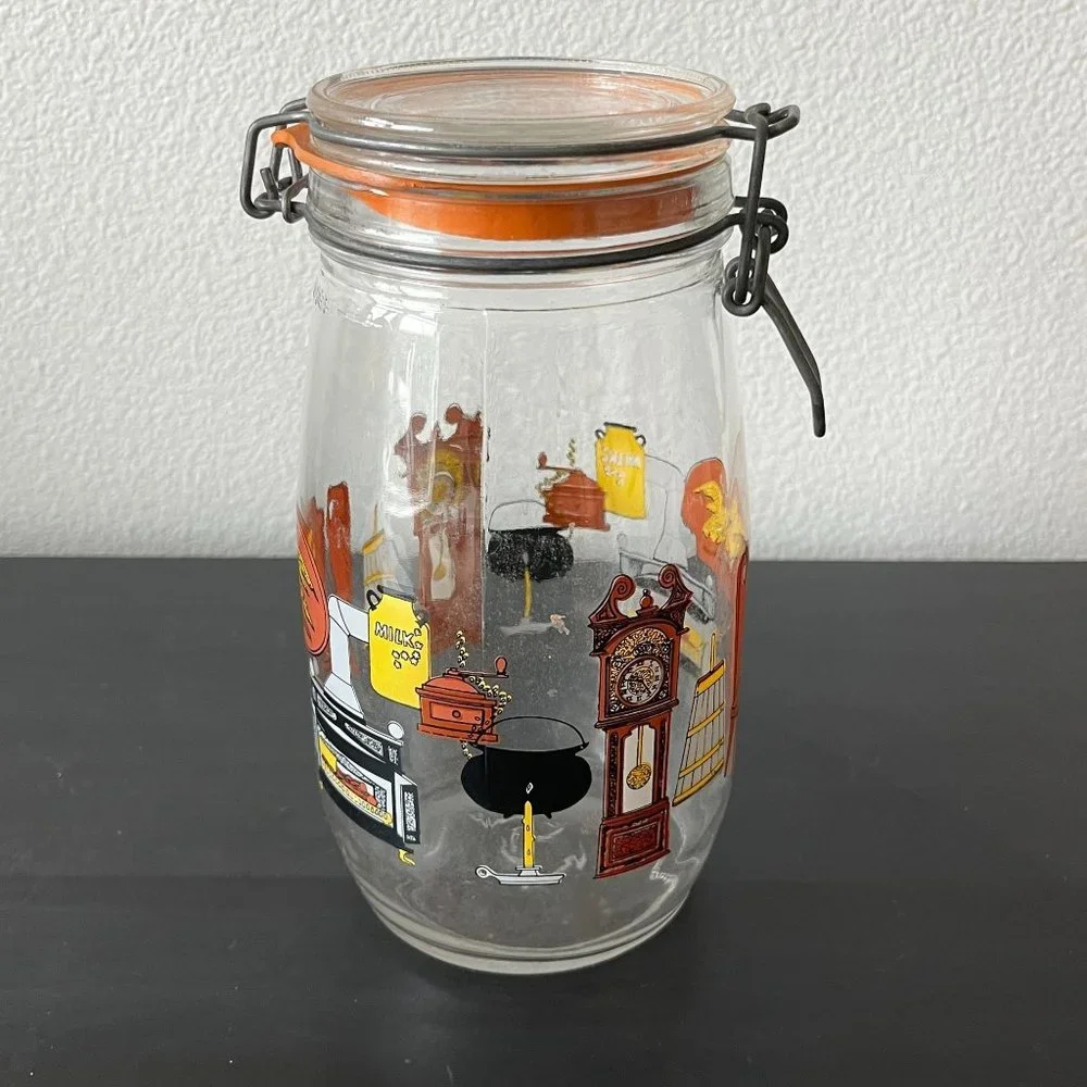 Vintage Arc France Glass Hinged 1.5L Canister // Early American Colonial Pattern